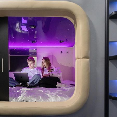 Capsule Hotel Constellation 91 Lvov Exteriér fotografie