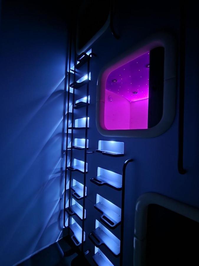 Capsule Hotel Constellation 91 Lvov Exteriér fotografie