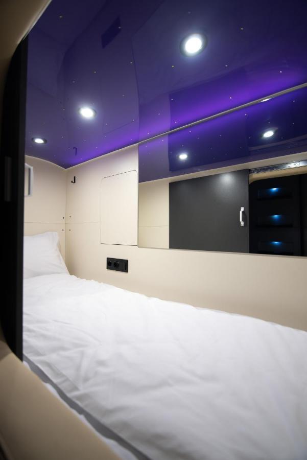 Capsule Hotel Constellation 91 Lvov Exteriér fotografie