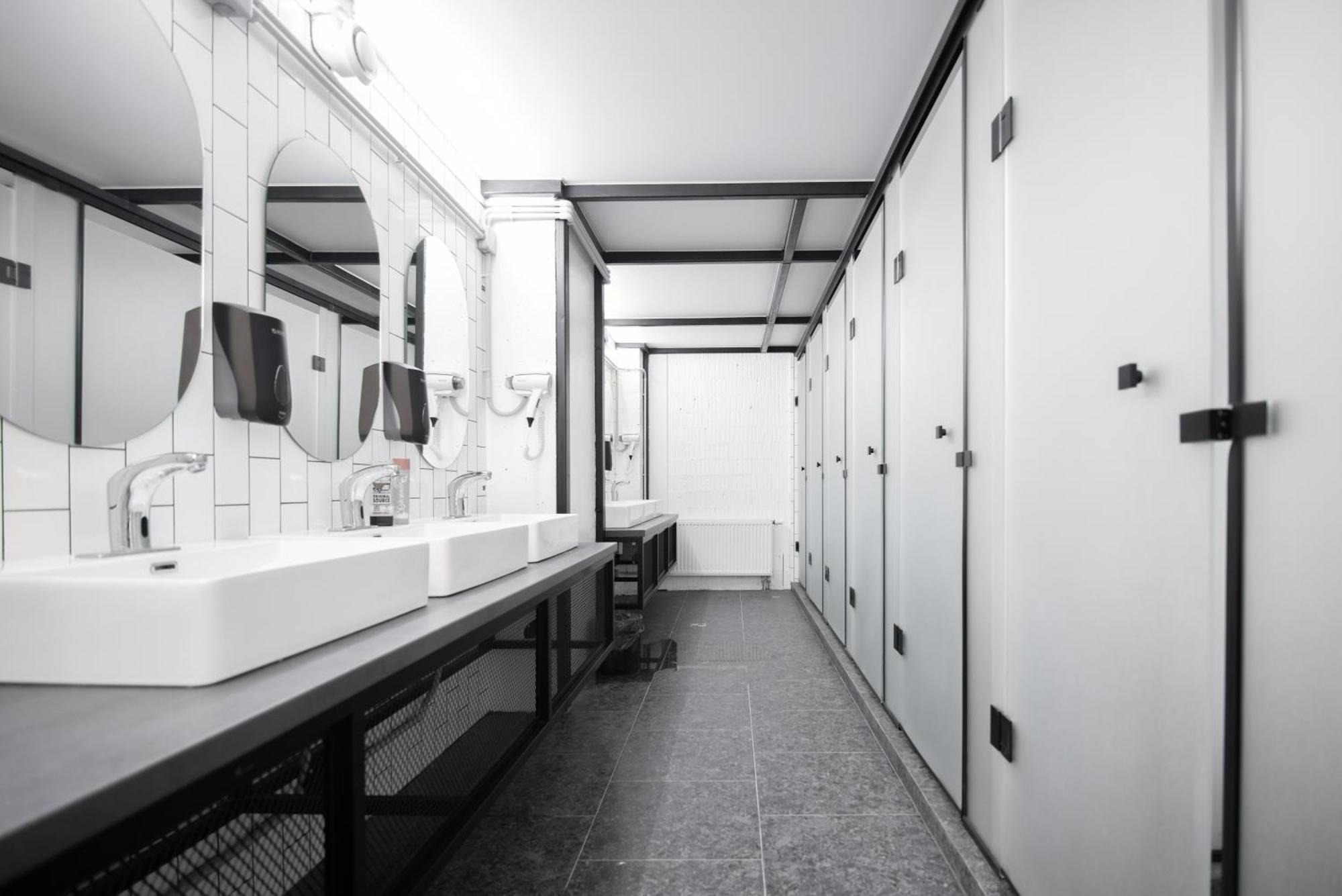 Capsule Hotel Constellation 91 Lvov Exteriér fotografie