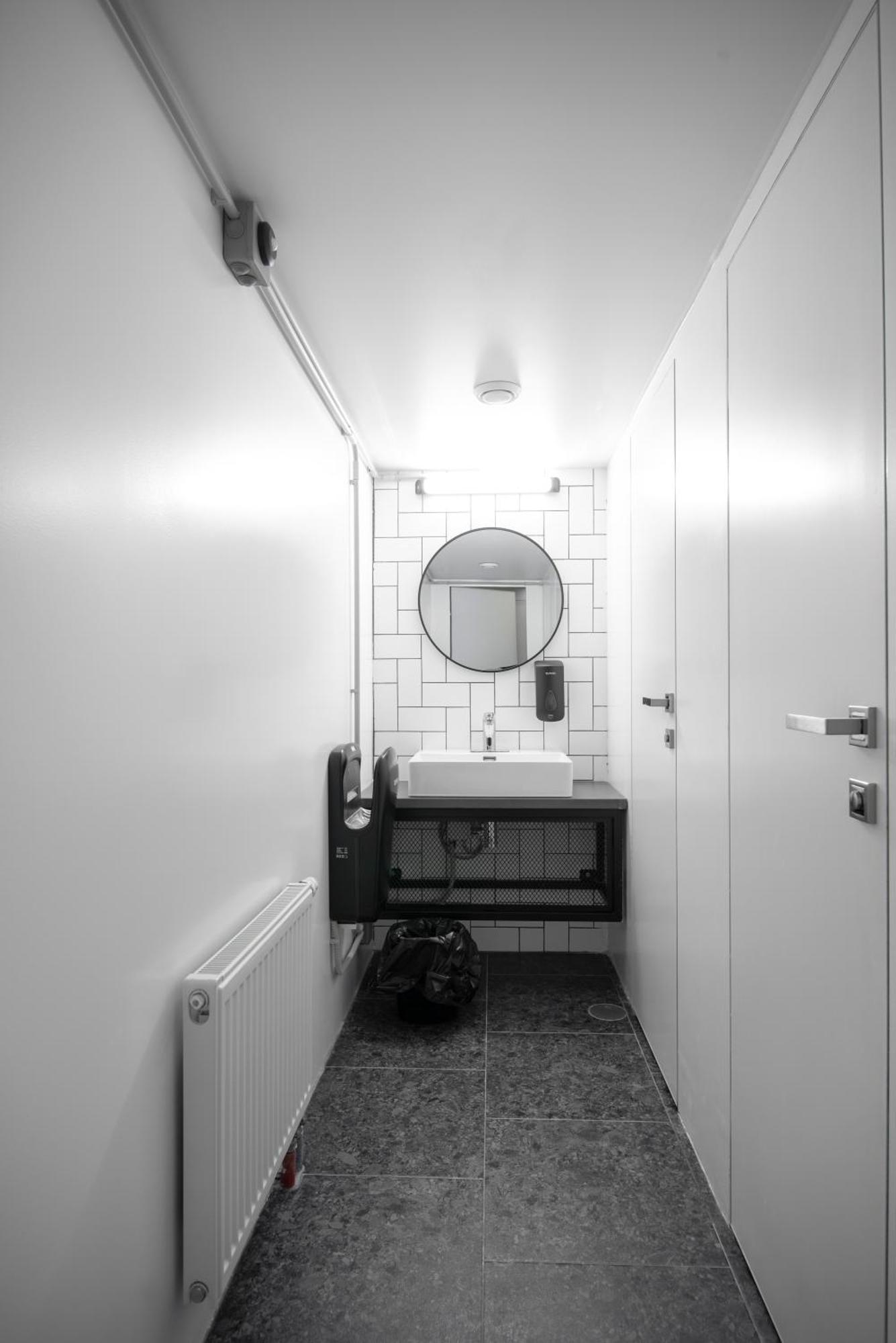 Capsule Hotel Constellation 91 Lvov Exteriér fotografie